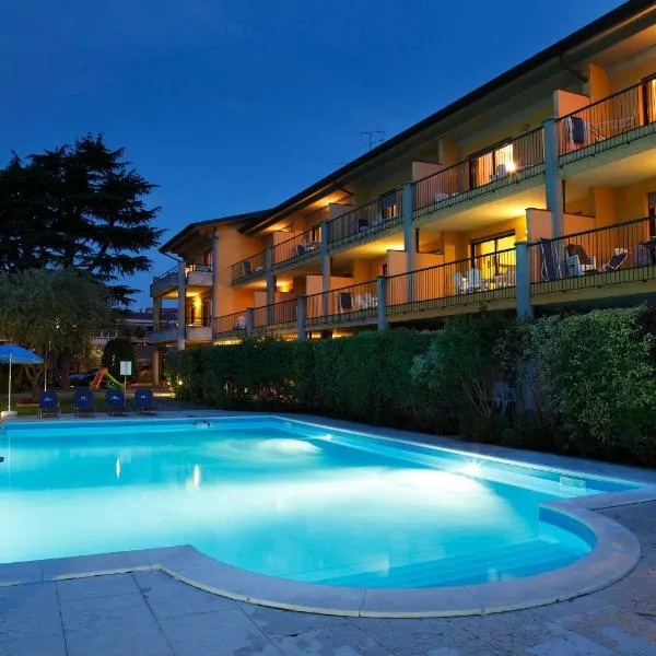 Residence Spiaggia D'Oro, hotel v destinaci Desenzano del Garda