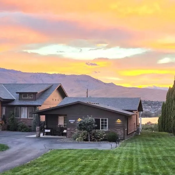 Immaculate Home w/ Mtn and River Views!, hotel in East Wenatchee