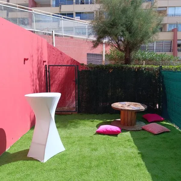 Beautiful apartment with direct beach access, hotel in Sète