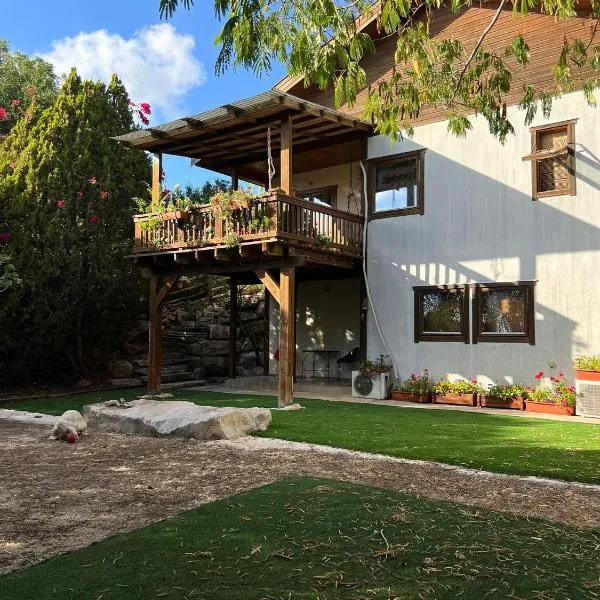 אירוח בכפר ורדים גברת פלפלת, hotel a Kefar Weradim