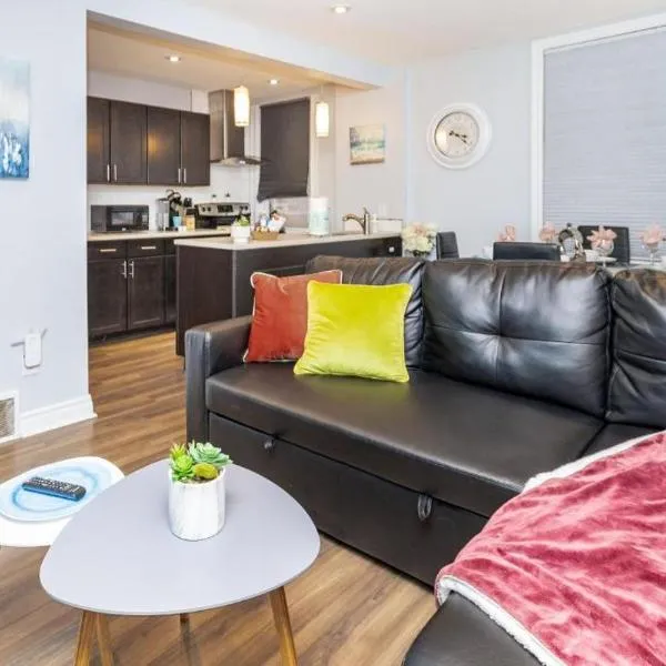 Urban 1BR Gem with Kitchen, Smart TV & Workspace, hotel en Ottawa