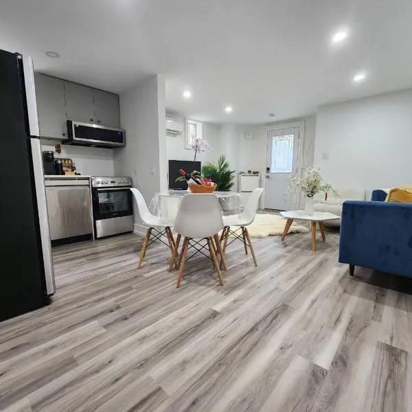 Entire 2BR Apt in Midtown Toronto, walk to Subway & Shops, hotell i Toronto