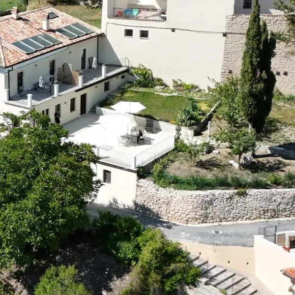 Dimora al Colle، فندق في Caporciano