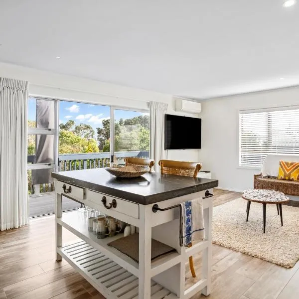Maraetai Beach house, hotel in Maraetai