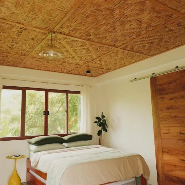 Casa De Amor Lambug, hotel v destinaci Badian