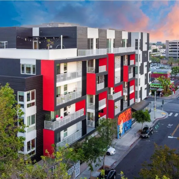 A Class Weho 2BD 2BA with Free Parking