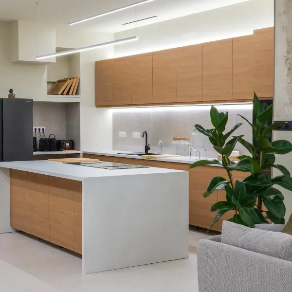 Extra Spacious Modern Apartment HUB Nice Center, hotel v Nice