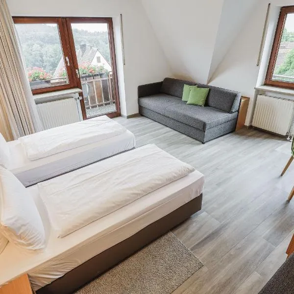 Landidyll Hotel Zum Alten Schloss, hotel in Kirchensittenbach