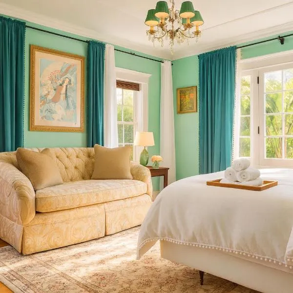 Central Hollywood Homestay Getaway