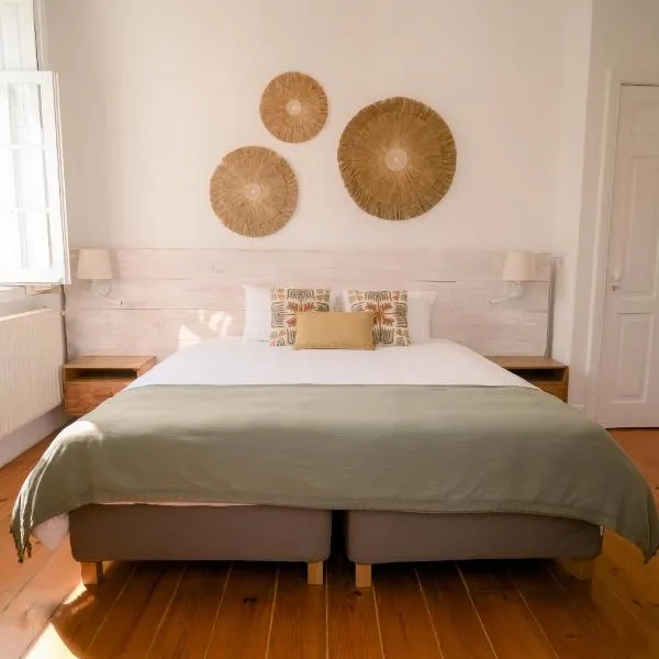Porto Surf Lodge, hotel in Porto