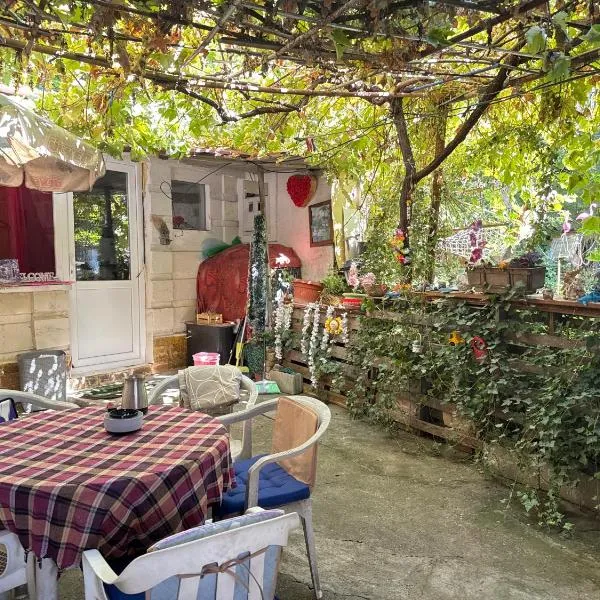 Rosewood Balkan Cottage, hotel in Skopje