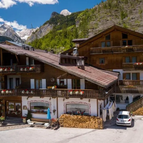 Hotel Camoscio, hotel in Rocca Pietore