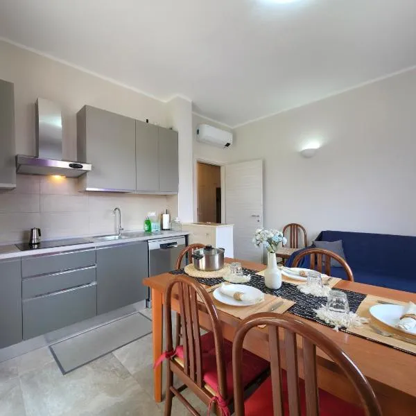 200m from Beach, New Central Apt, AC, WiFi, hotel di Loano