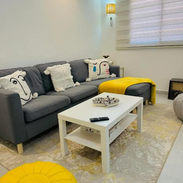 Jardin Yves Appartement 2 Chambres Chic & Parking, hotel u Marrakechu
