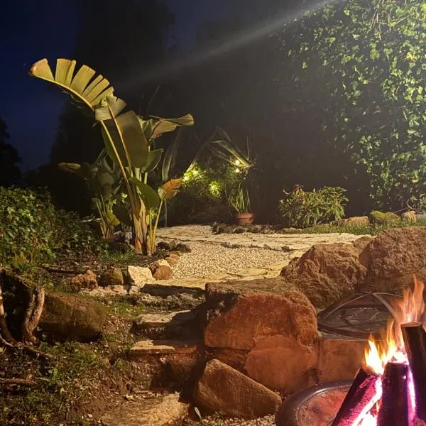 Nativo Natureza Pink Wood Cabin, hotel em Cela