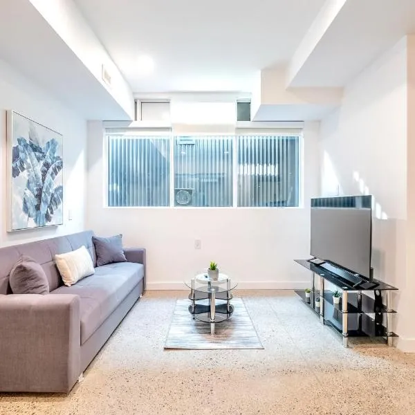 The Roland - Inviting 2BR Basement Suite in Downtown Toronto, hotell Torontos