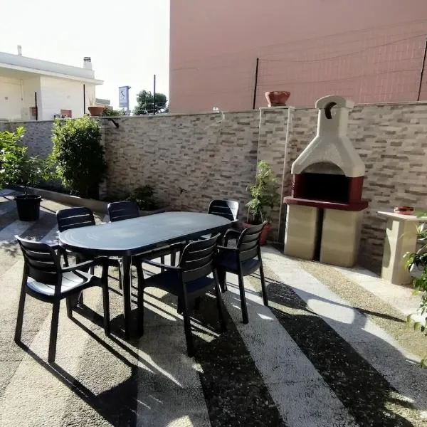 Grande Bilocale con giardino, hotel i Lizzano