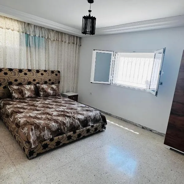 Appartement 2 chambres à 250m de la plage Monastir、モナスティルのホテル