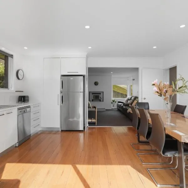 Large house close to the city tranquil setting, hotel u gradu Hobart