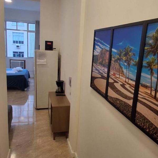 Seja Bem vindo ao seu refugio urbano na quadra da praia projetado para quem não abre mão de conforto e nosso studio une uma localização imbatível perfeito para casais em férias família e amigos que precisam de um ambiente funcional e inspirador