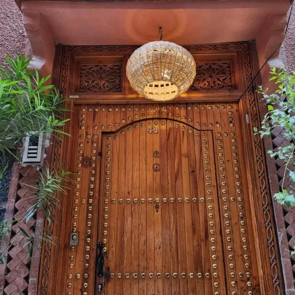 Riad Hostel ADI, hotel en Marrakech