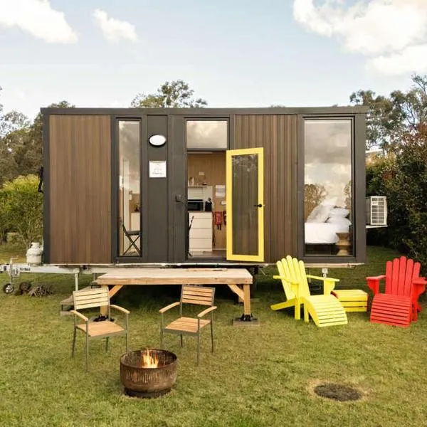 Meadows Edge by Tiny Away, hotel Traveston városában