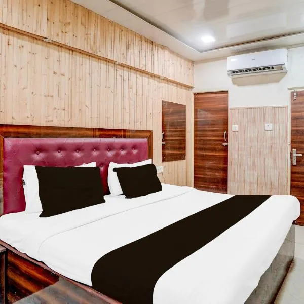 Collection O Tajganj West Gate Formerly Hotel Host, ξενοδοχείο σε Tājganj