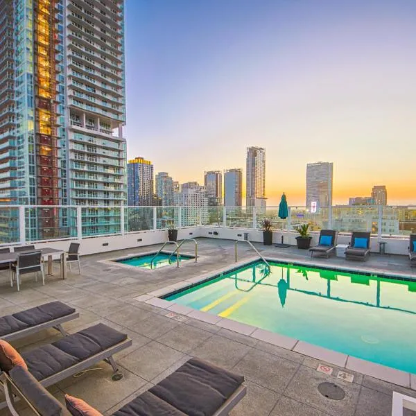 Industrial Style 2BR Condo Downtown LA With Rooftop!, hotel u gradu Los Anđeles