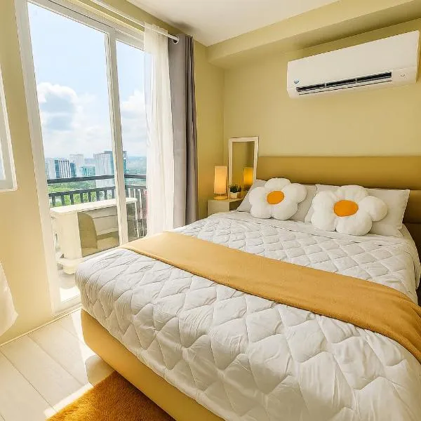 Budget Condo near Ayala Mall Cebu & IT Park - Sea and City View with Balcony, hotel in Cebu City