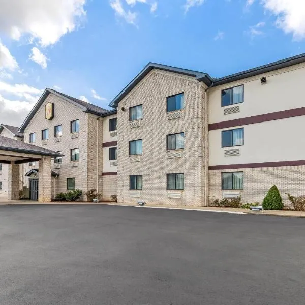 Super 8 by Wyndham Uniontown PA, hotell i Uniontown
