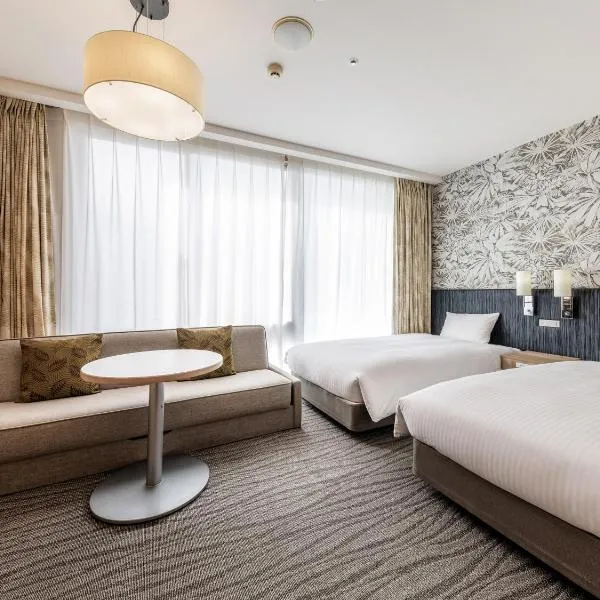 Nishitetsu Resort Inn Naha, khách sạn ở Naha