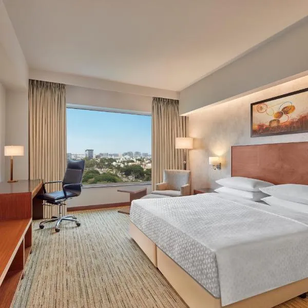 Four Points by Sheraton Hotel and Serviced Apartments Pune, hotel di Pune
