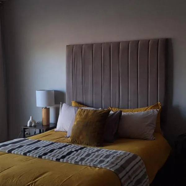 Sandgrouse Guesthouse, hotel in Centurion