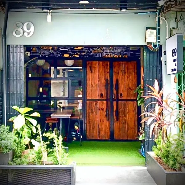 89 Bed & Studio Hostel, hotel in Godown