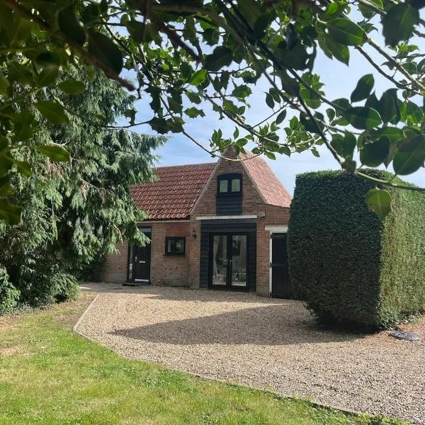 The Stables, a delightful 3 bed house near the Norfolk Broads, hotelli kohteessa Upton