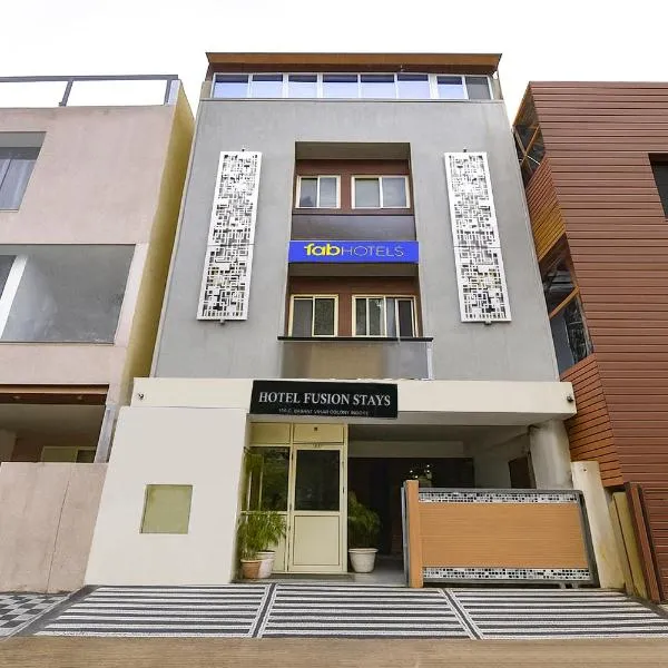 FabExpress Fusion Stays, hotel in Indore