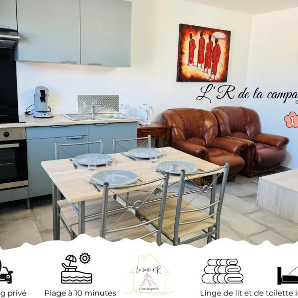 Charmante maison avec terrasse, hotel in Saint-Omer-Capelle