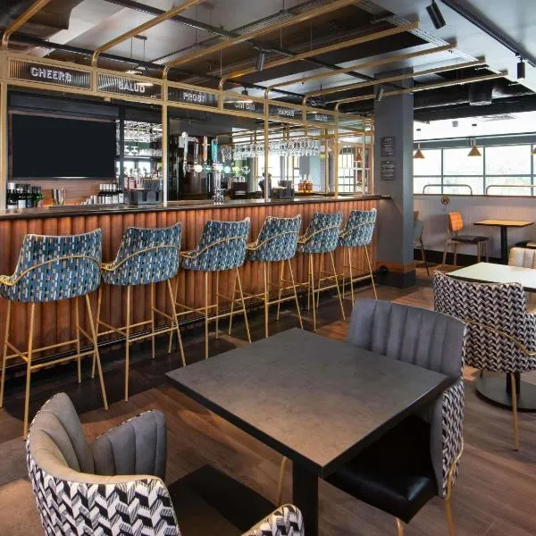 ibis Styles London Gatwick Airport, hotel in Crawley