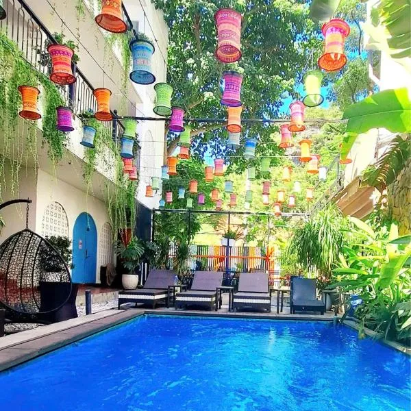 SECRET GARDEN Hostel - WANDERNEST Cat Ba, hotel in Cat Ba