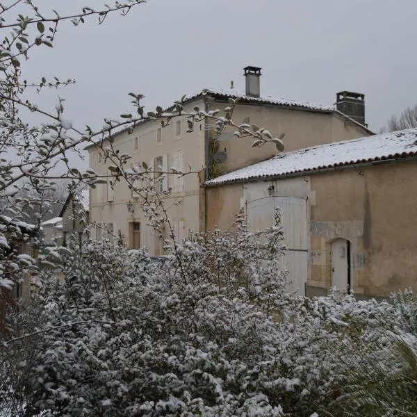 La Vieille Distillerie, hotel in Le Tâtre