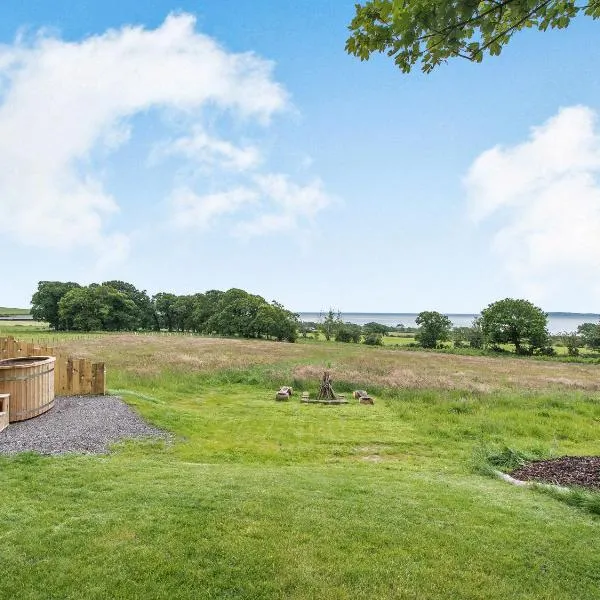 The Curve At Caerlaverock Estate, hotel in Glencaple