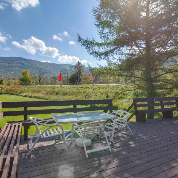 Hunter Hideaway with Yard and Deck 3 Mi to Ski Slopes, hotel in Hunter