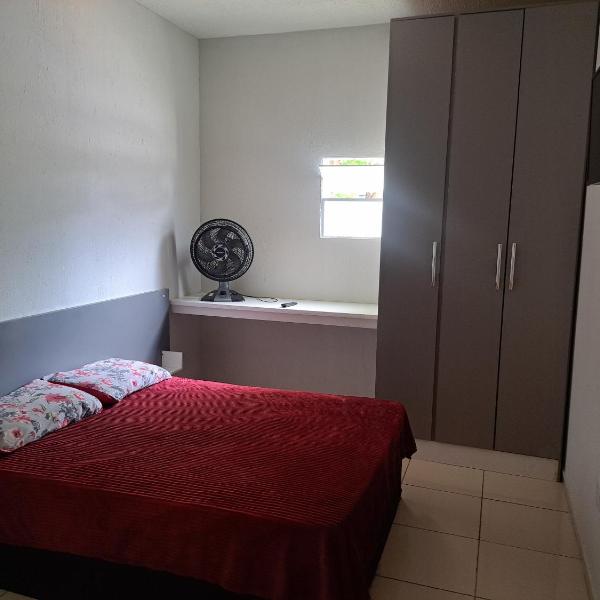 Quarto confortável com armário smart tv e ventilador - Foto 5