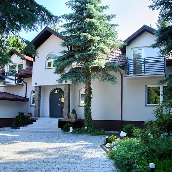 Leśny apartament z ogrodem、ワルシャワのホテル
