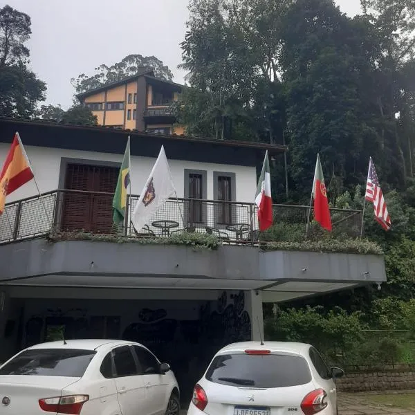 Village Hostel, hotel in Petrópolis