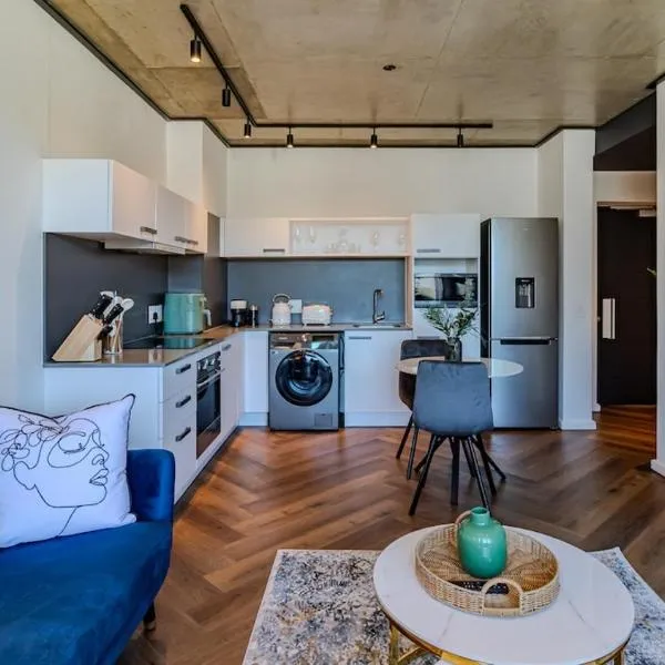 The Bridgewater collection 411- Luxury 1 bed Morden Apartment at Century City, hotel in Cape Town
