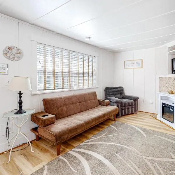 Hidden Villa Cottage #2 - The Shell Cottage, hotel in Cannon Beach