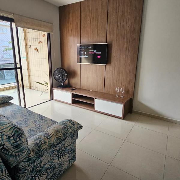 Lindo apartamento reformado a duas quadras da praia da Enseada - Foto 5