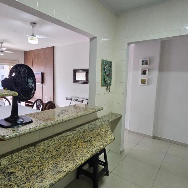 Lindo apartamento reformado a duas quadras da praia da Enseada - Foto 3