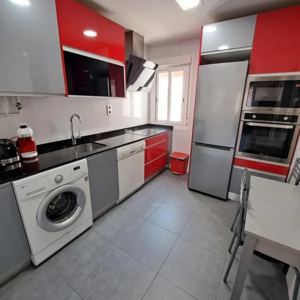 céntrico, tranquilo, garaje, colchones visco, ascensor, luminoso y wifi, hotel en Logroño